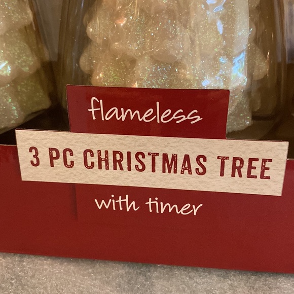 3pc Christmas Tree w/ built in 4 hr. Timer  LED light - Picture 3 of 7